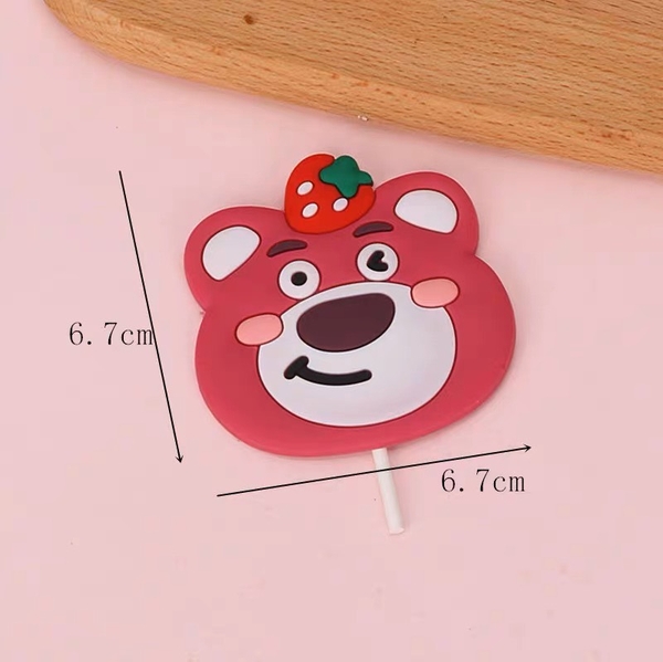 Tượng nhựa dẻo-gấu Lotso đội quả dâu (size to).