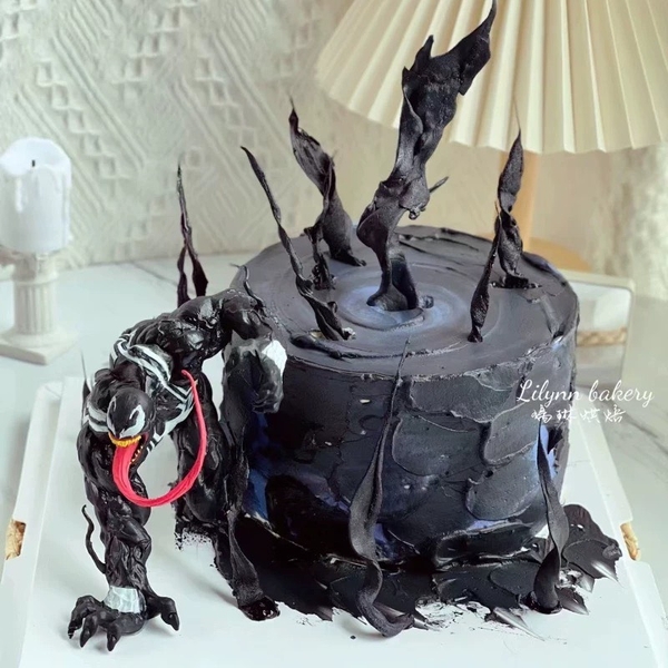 Tượng nhựa đặc - Quái vật đen Venom.