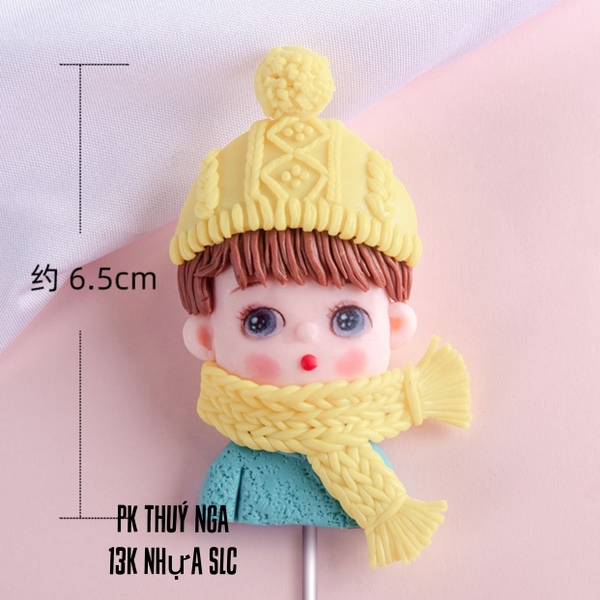 TUONG-Bé trai áo xanh quàng khăn (silicon).