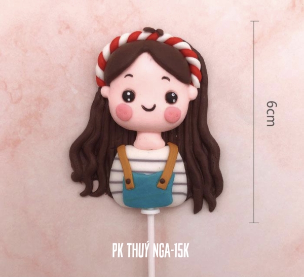 TUONG em bé gái áo xanh tóc dài (silicon).