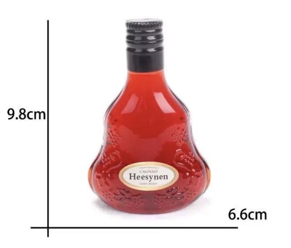 Chai nước XO dáng dài (có chất lỏng).