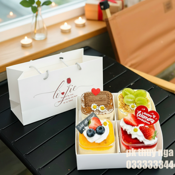 Set 10 túi giấy -MÀU TRẮNG size 18.5x18.5x15 cm (đựng hộp 4 ngăn) (CHÚ Ý TRÁNH NHẦM VỚI SET 5 TÚI ĐỰNG HỘP TIM).