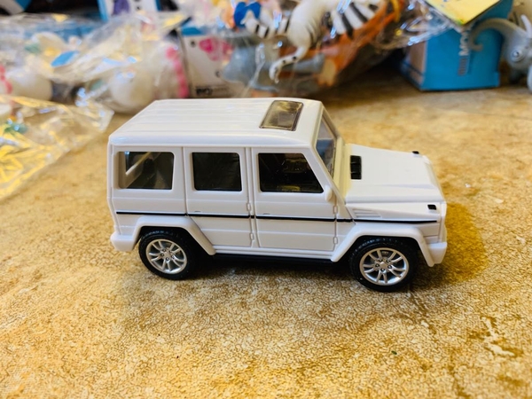 Ô tô  trang trí bánh - TRắng (G63)