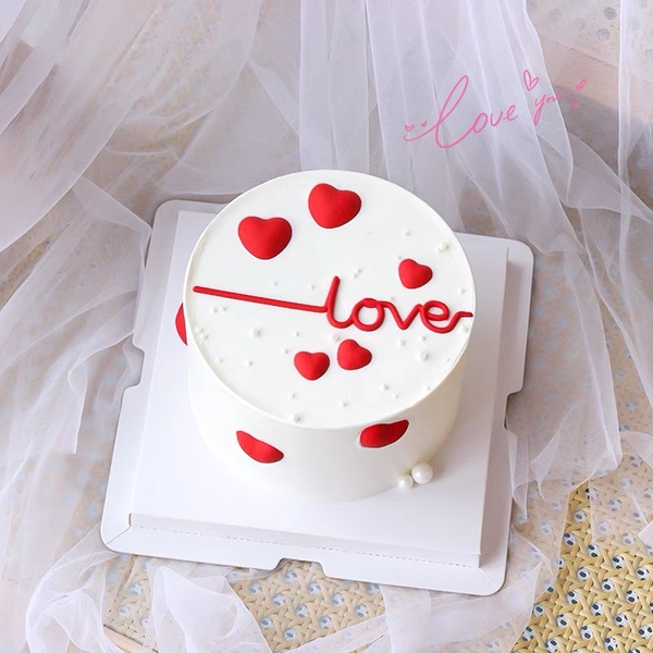 Set chữ LOVE và trái tim đỏ (nhựa dẻo).