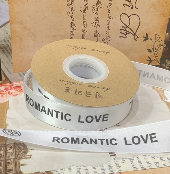 Ruybang vải kt 2.5cmx 35m - chữ ROMANTIC LOVE màu đen-nền TRẮNG.