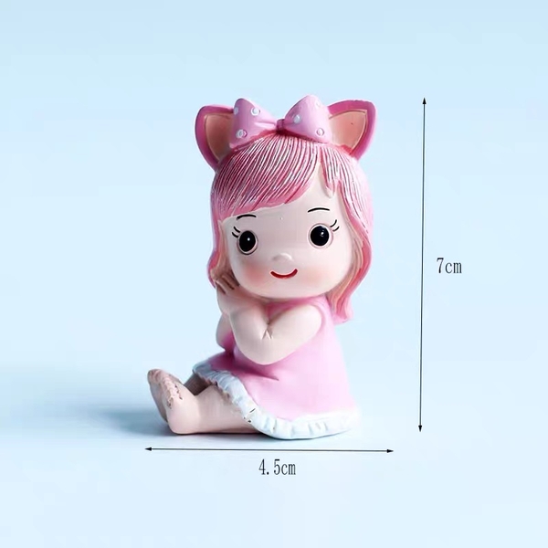 Tượng em bé gái ngồi (VÁY HỒNG-NƠ HỒNG).