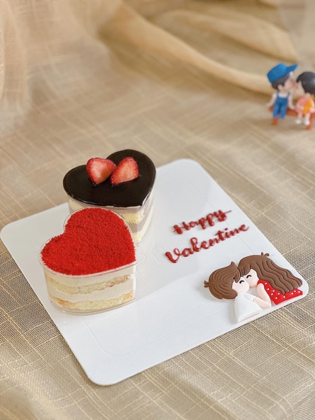 TUONG-Đôi hôn nhau (nhựa dẻo).T101