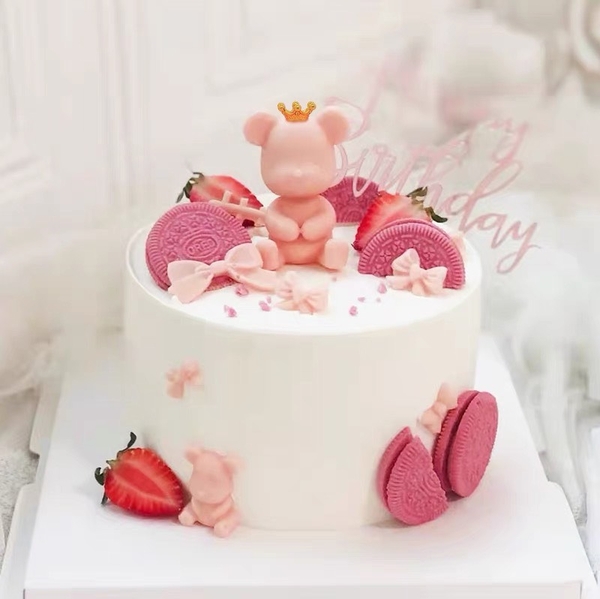 TUONG-Gấu hồng đội vương miện vàng.