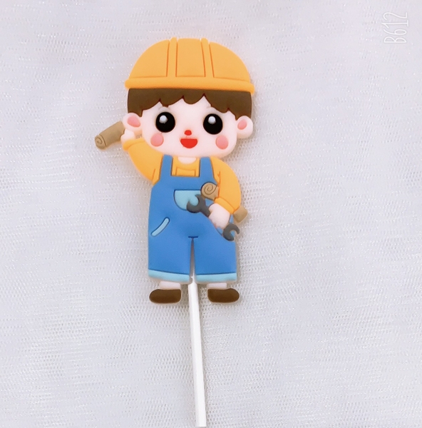 Em bé công nhân nhựa dẻo-cầm cờ lê.