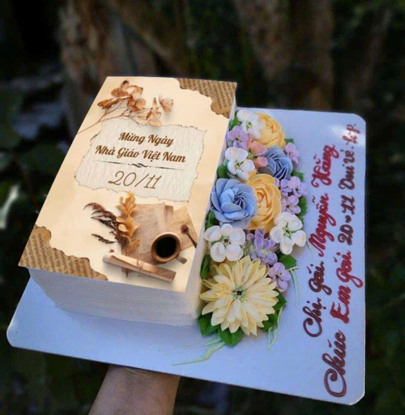 10 tờ bìa sách in cán bóng (kt 15x21cm).