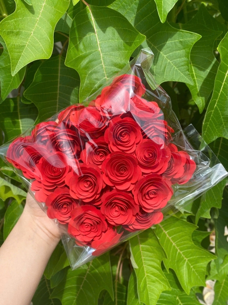 Gói 50 bông hoa hồng xoắn chất liệu giấy kt 3.5cm -ĐỎ.