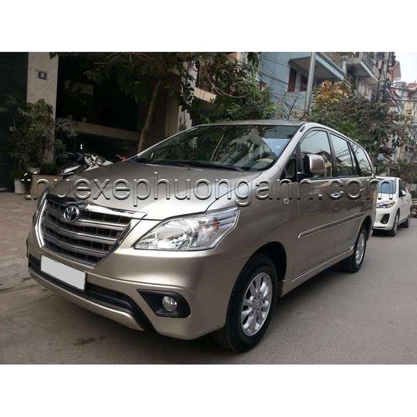 cho-thue-xe-7-cho-toyota-innova-dua-don-san-bay