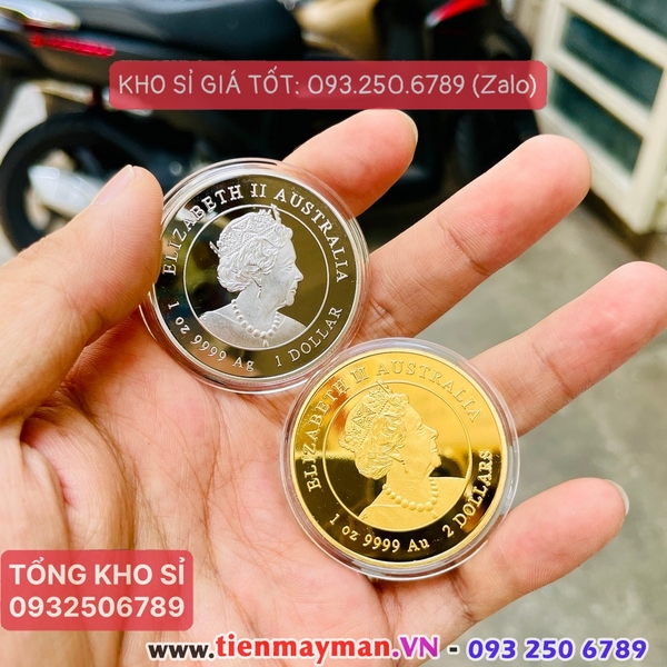 Bộ sản phẩm tiền xu con mèo của Úc gồm : Đồng tiền xu con mèo mạ vàng và đồng tiền xu hình con mèo mạ bạc