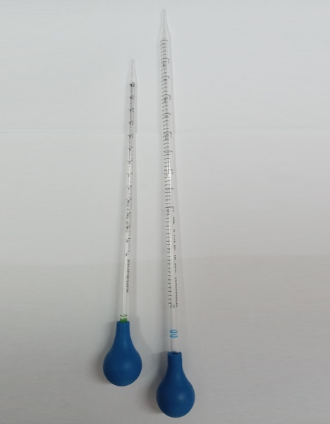 pipet-nhua-thang-2ml-bop-cao-su-mau-xanh