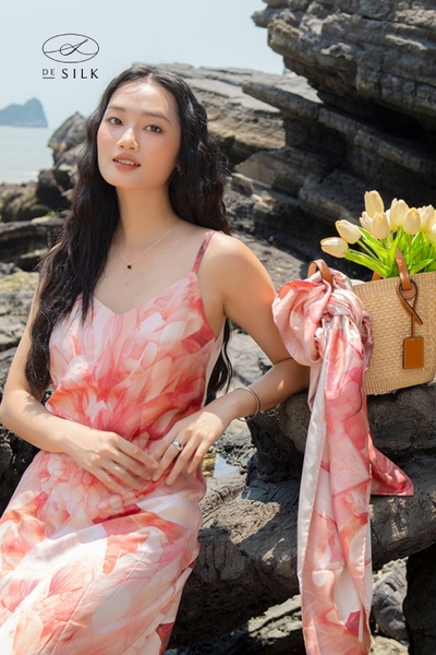 Váy hai dây lụa Hanoi Bloomscape họa tiết hoa thược dược