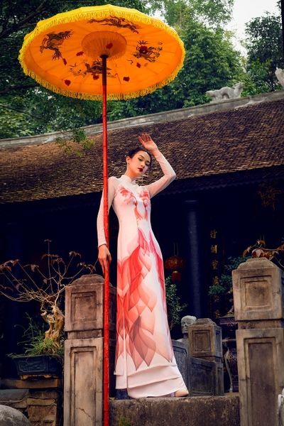 Áo dài lụa chiffon họa tiết sen cam