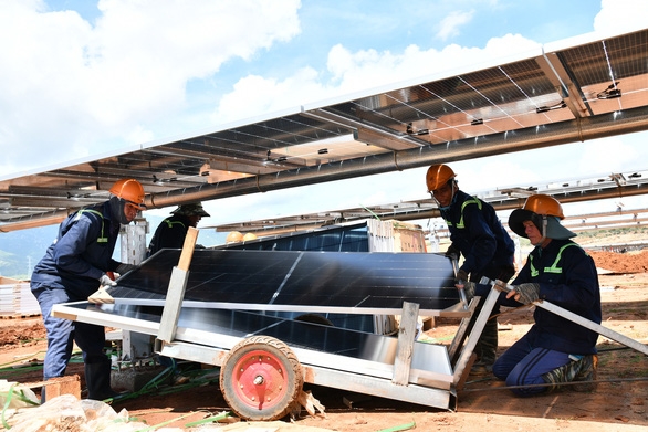 Chuẩn bị thí điểm mua điện mặt trời giá thấp