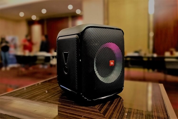 JBL Encore Essential chiếc loa di động có đáng để trải nghiệm không?
