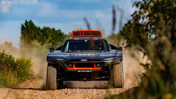 AUDI RA MẮT XE ĐIỆN ĐUA OFF-ROAD