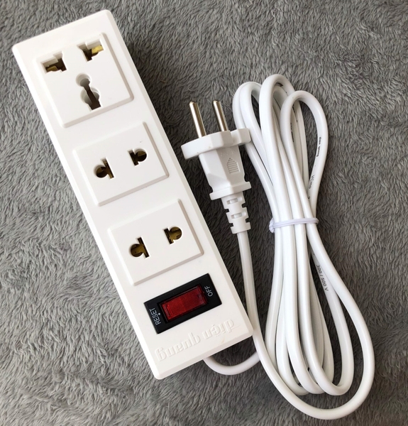 Ổ cắm Điện Quang ĐQ 002A-02-2M, 62228005 - Ổ cắm truyền thống, Công suất chịu tải 2500W, Dây dài 2m