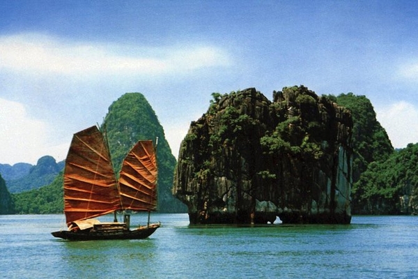 HIDDEN GEM HANOI & HALONG BAY 2 DAYS 1 NIGHT