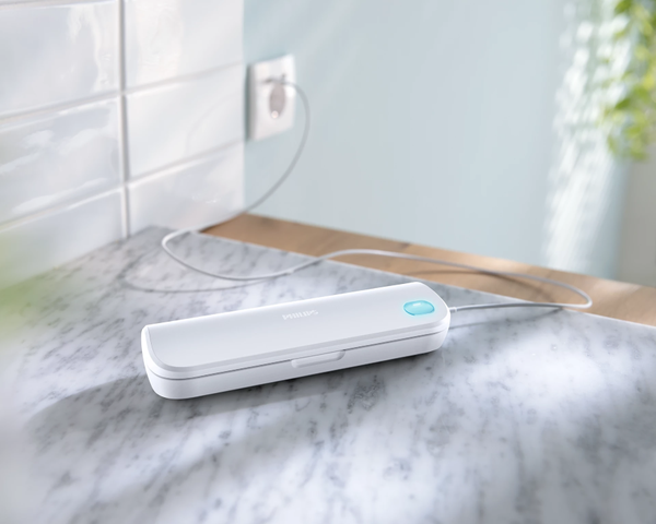 Bàn chải điện Philips Sonicare 5200 kèm hộp khử trùng đầu chải bằng tia UV