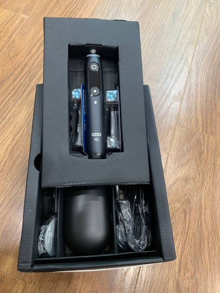 Bàn chải điện Oral-B iO Series 9
