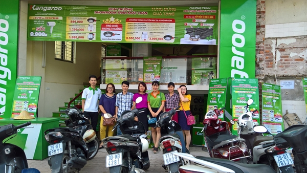 Khai trương showroom Trần Khát Chân, tưng bừng mua sắm