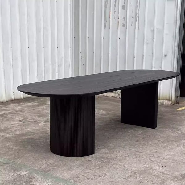 Bàn ăn Elips mang phong cách nhật bản với chân sọc