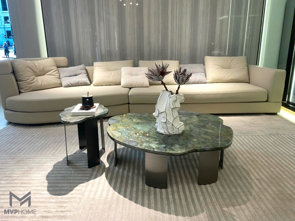 Bàn trà đá cẩm thạch Brasil BT110 trong không gian văn phòng hiện đại