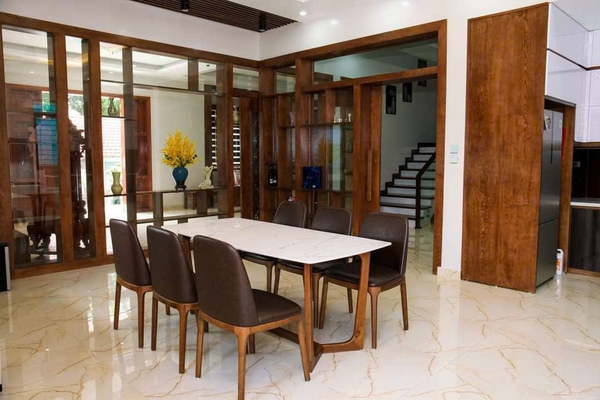 Bàn giao Bộ bàn ghế ăn gỗ grace cho khách