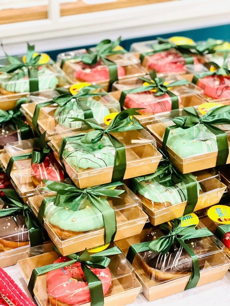 Bánh donut 1 cái lớn