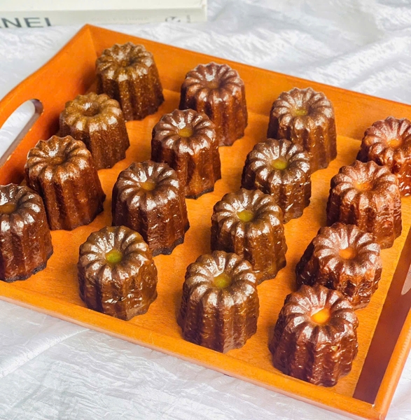 Bánh Caneles 1b