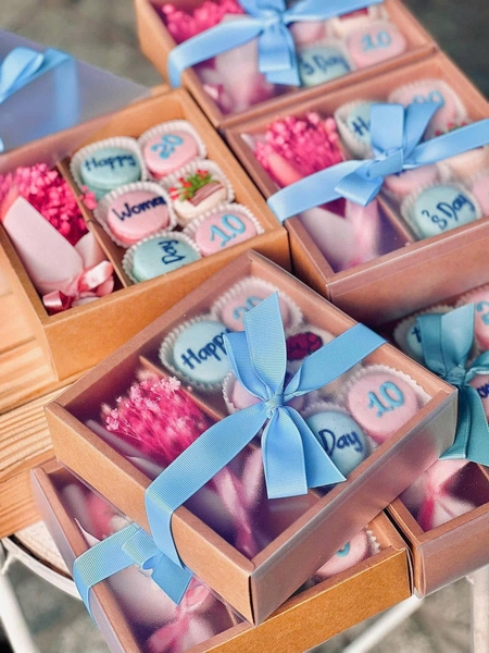 Set macaroon và hoa