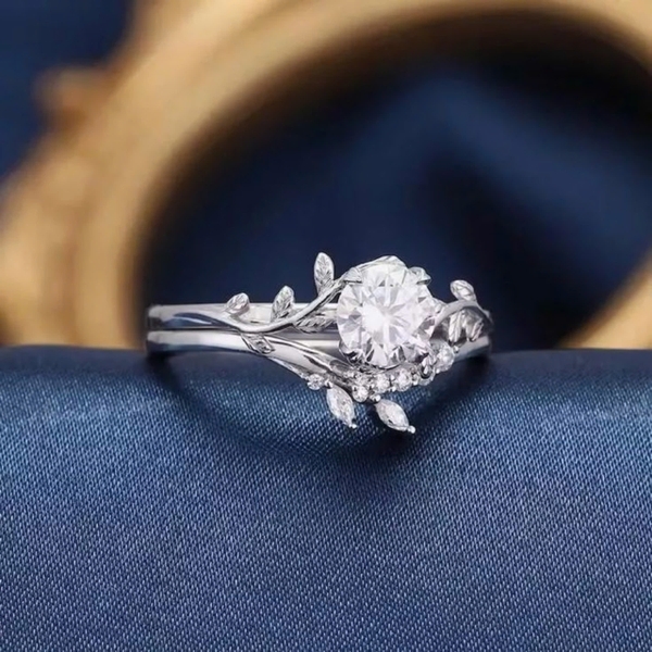 Moissanite: Viên Đá Quý Mang Lại May Mắn và Thịnh Vượng