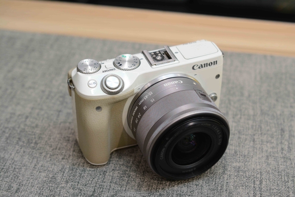 canon-eos-m3-trang-15-45mm-f-3-5-6-3-is-stm