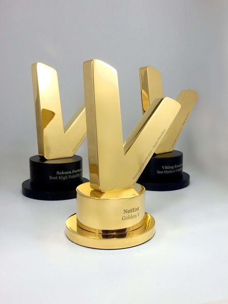 Cúp vàng chiến thắng