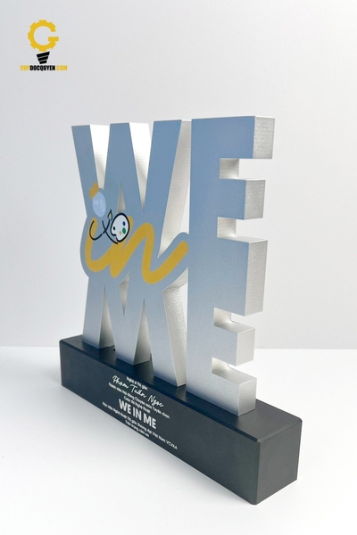 Cúp hợp kim cao cấp WE IN ME - giải thưởng nghệ thuật cho học viên Nghệ thuật VCVAA