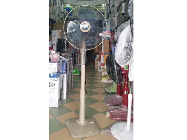 gia-giam-soc-1-000k-quat-cay-mistral-msf-1628n