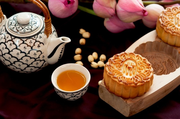 Hương Vị Trung Thu: Bánh, Trà và Tình Thân