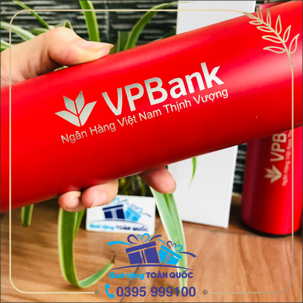 bình giữ nhiệt ngân hàng VP Bank, bình giữ nhiệt mầu đỏ, bình giữ nhiệt khắc logo theo yêu cầu, quà tặng bình nước, bình nước inox 304, bình nước in logo, quà tặng dưới 150k, quà tặng lấy ngay 24h, in logo lên bình nước giữ nhiệt