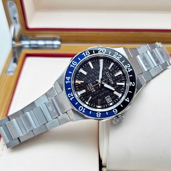 Citizen Automatic Series 8 880 GMT NB6031-56E