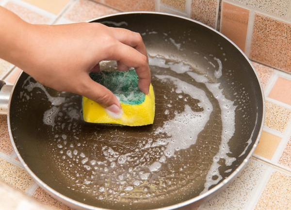 Ban-da-biet-cach-ve-sinh-chao-chong-dinh-hay-chua?