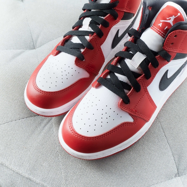 jordan 1 mid chicago white toe