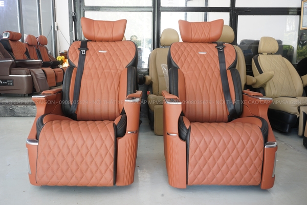 Kia Carnival 2023 bản 8 chỗ nâng cấp ghế limousine thành 7 chỗ