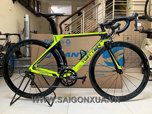 Xe đạp đua TWITTER T10 PRO - Khung full Carbon, group Shimano CLARIS. Hàng NK