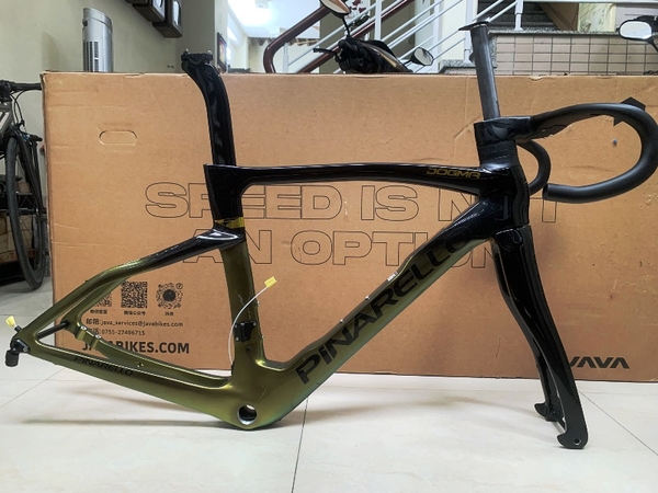 Bộ Khung (sườn) PINARELLO DOGMA F (F14) thắng dĩa, full carbon - Màu Đen gold