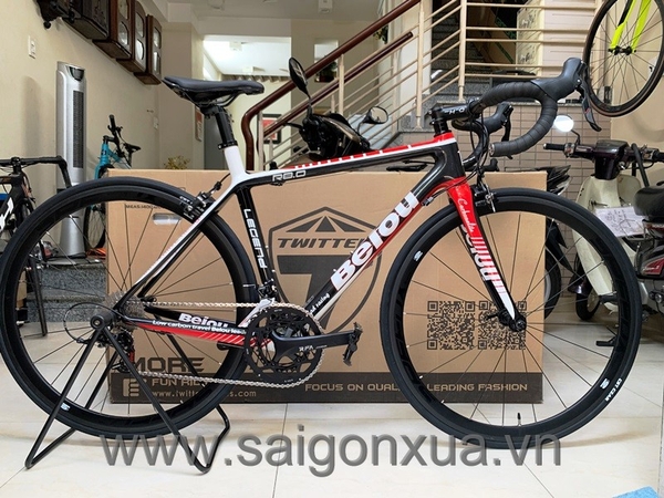 Xe đạp đua BEIOU R8.0 - Khung, Vành full Carbon, groupsets SENSAH EMPIRE 11 LÍP . Đen/trắng
