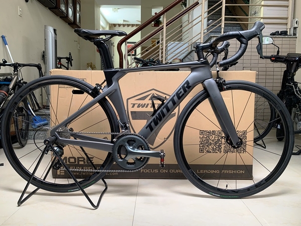 Xe đạp đua TWITTER R5 - Khung, Vành full Carbon, group SHIMANO TIAGRA 4700. Màu Xám lông chuột