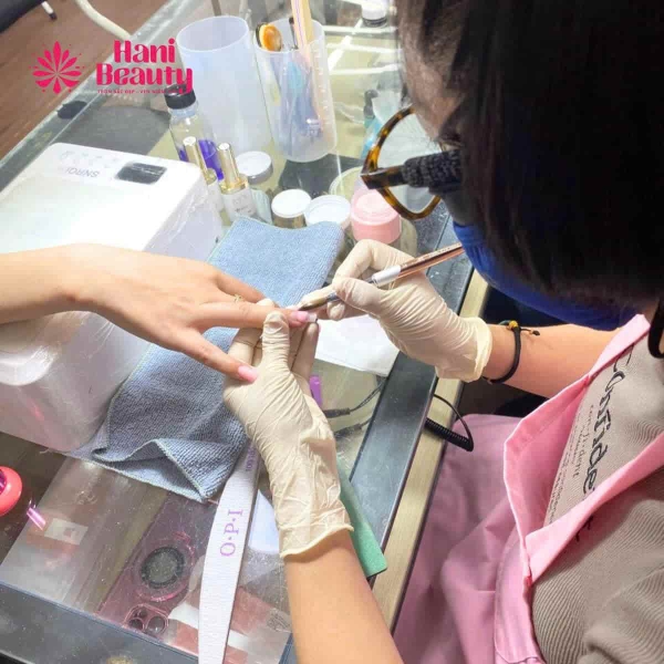 Các lưu ý khi vệ sinh cọ đắp bột cao cấp để tăng tuổi thọ.